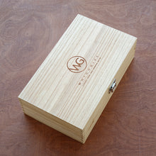 Load image into Gallery viewer, White & Rose Wine Gifts